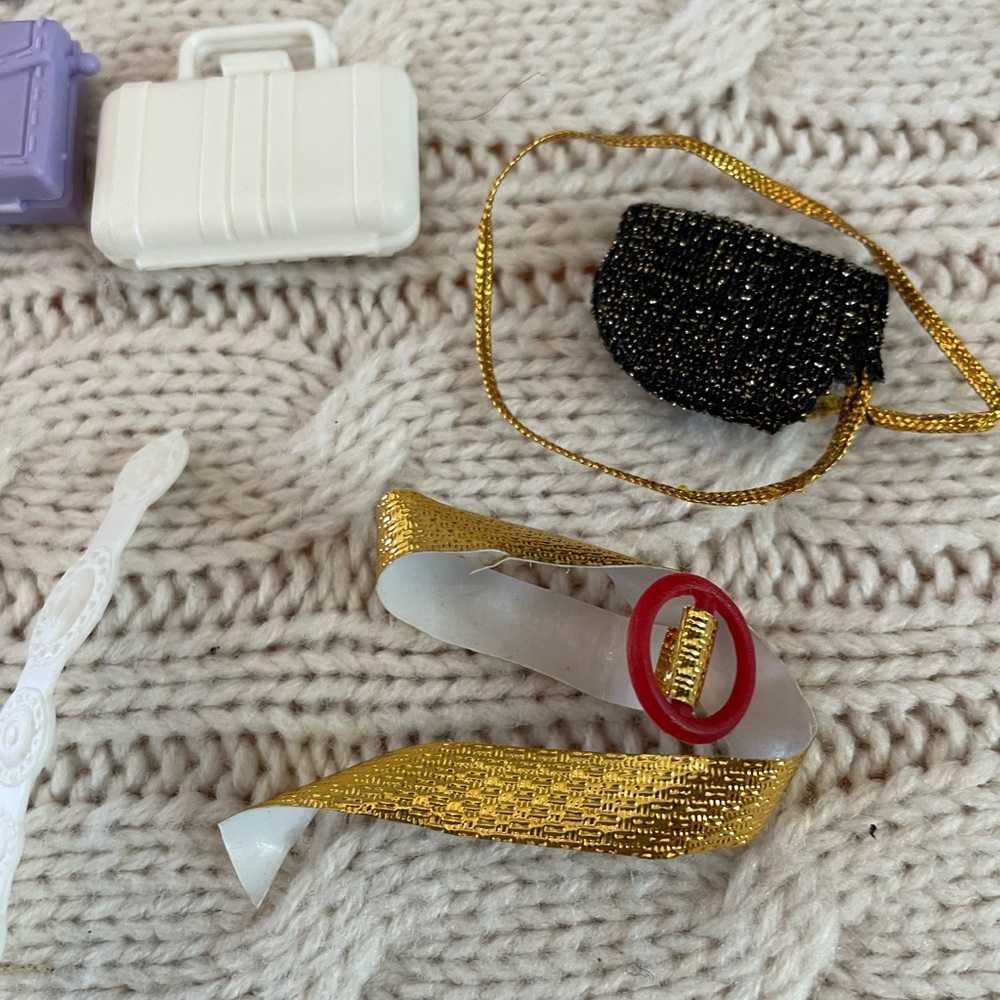 VTG 1980s Barbie accessory lot. 25 pcs: shoes/cowboy boots, purses, belts, bags - Picture 5 of 13
